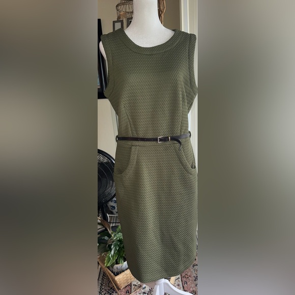 Olive Green Dress w/ zip back, fitted, pockets,belt size 12 - Picture 11 of 12